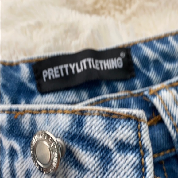 PrettyLittleThing Light wash acid mom jeans - Picture 3 of 3